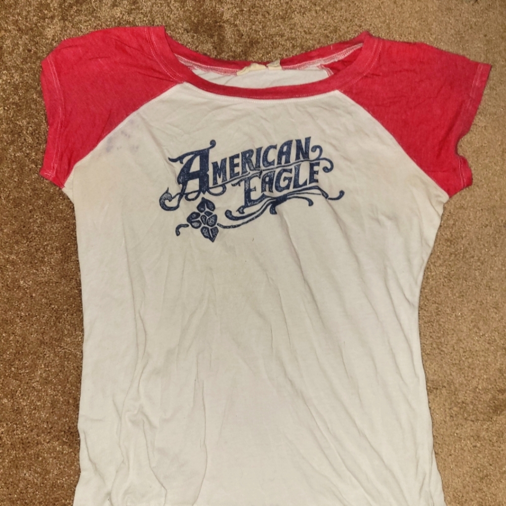 American Eagle T shirt